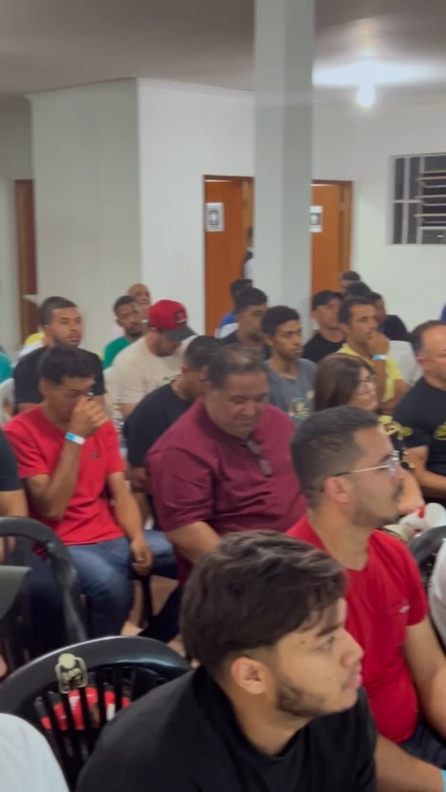 Instagram post from cegonhapecas. This post is in position 8.